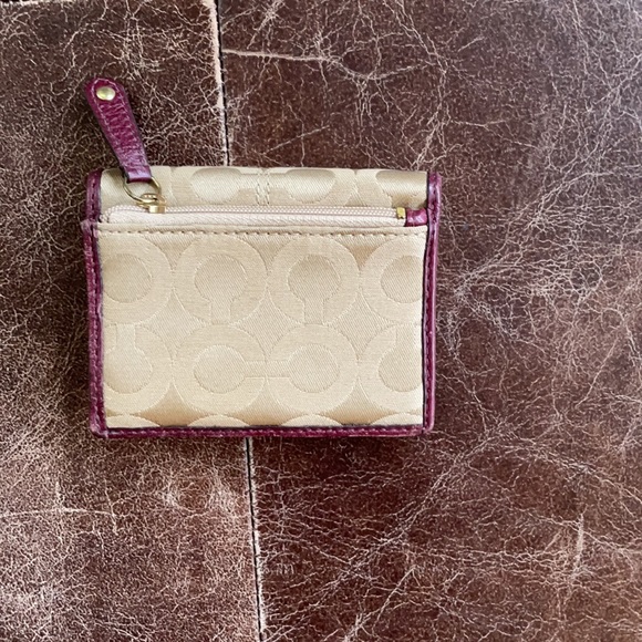 Coach Wallet. - Picture 2 of 3